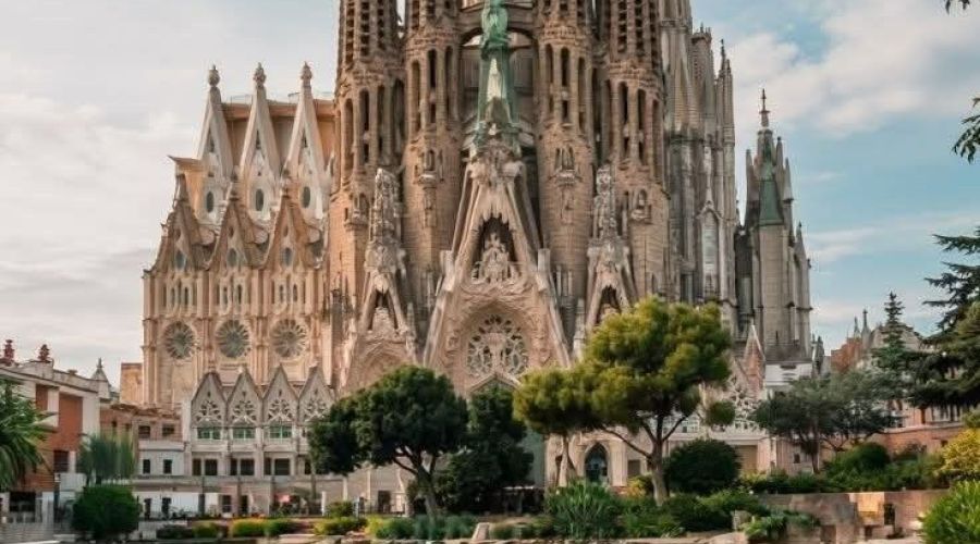 MADRİD & VALENCIA & BARCELONA AJet Hava Yolları Özel Seferi ile 4 Gece